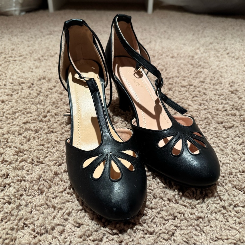 Chase + Chloe Black Cutout T-Strap Heels